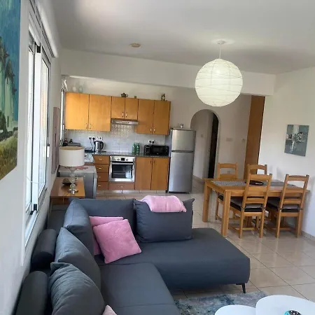 Two Br, Pool, Smart Tv, Wi-fi, Dishwasher & Washer Apartment